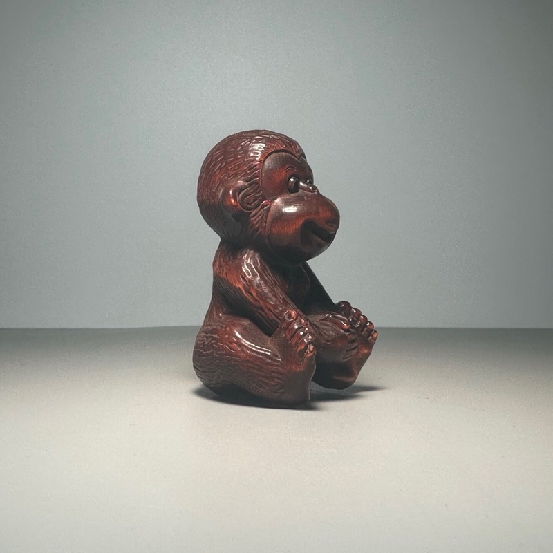Phone Accessories Market - Figurine de singe sculptée en buis,