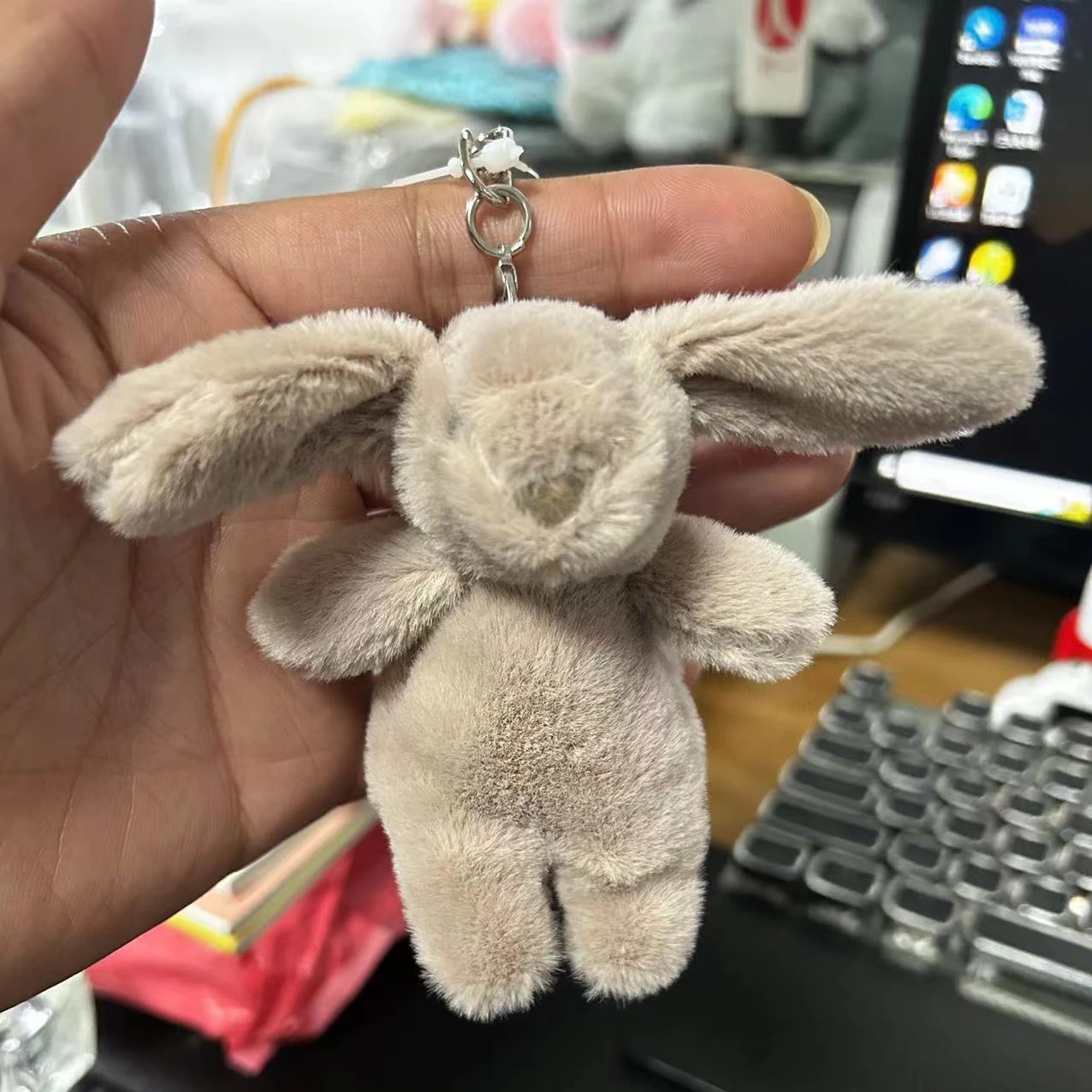 Porte-clés Lapin Mignon en Pel - Phone Accessories Toys avis et prix